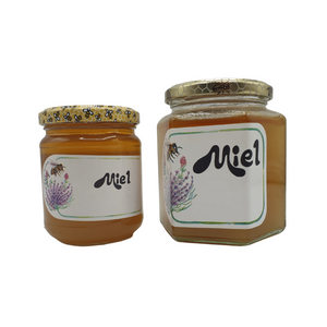 Pots de miel en vente chez Arlo's Coffee, artisan torréfacteur à Rambouillet dans les Yvelines. Miels de Dordogne récoltés par le père d'Arnaud, apiculteur.