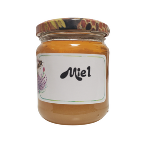 Miel artisanal produit en Dordogne en 250gr, mis en pot par l’apiculteur. Miel produit durablement et de manière éthique. En vente chez Arlo’s Coffee : artisan torréfacteur de café de spécialité situé à Rambouillet dans les Yvelines. Ethical and sustainable honey made in france.