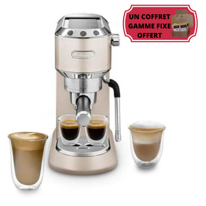 Machine DE’LONGHI Dedica Barista – Métal peint Beige - 5cm de large - Compatible café moulu (1 tasse ou 2 tasses) - Préparation de 1 ou 2 tasses avec arrêt automatique - Programmation de la quantité d’eau - Programmation de la température du café - Buse vapeur Cappuccino avec variateur pour émulsionner ou chauffer du lait. En vente chez Arlo’s Coffee, artisan torréfacteur de café de spécialité situé à Rambouillet dans les Yvelines, ile de France. Un coffret de café en grain offert avec la machine.