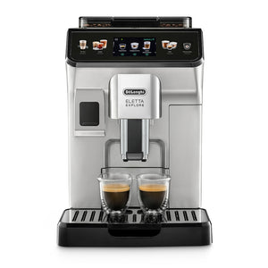 Machine DE’LONGHI Eletta Explore - broyeur expresso connecté, coloris Argent, panneau de commande intuitif avec écran couleur tactile, 50 recettes. Machine adaptée pour l’usage à domicile, En vente chez Arlo’s Coffee, artisan torréfacteur de café de spécialité situé à Rambouillet dans les Yvelines, ile de France. Un coffret de café en grain offert avec l'achat d'une machine.