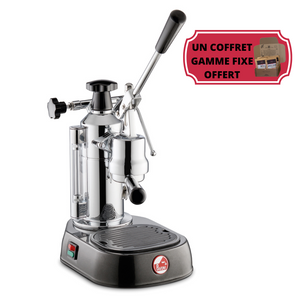 Machine expresso à levier Base Noire - Europiccola Lusso - Buse vapeur à 3 trous - Porte-filtre - Filtre standard 1 et 2 tasses - cuillère doseuse et tasseur - Buse vapeur - Levier en acier inox - Base en acier inox noir - Poignée, bouton et capuchon en bakélite noire - Fabriqué en Italie. ARLO'S COFFEE artisan torréfacteur à Rambouillet (Yvelines) vous accompagne pour choisir votre machine à grain espresso broyeur. Découvrez également notre café éthique en grain ou moulu et 100% arabica !