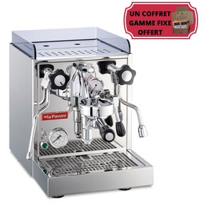 Machine à café Semi-pro - Cellini Classic - Chaudière 1.8 L - Réservoir d'eau 2.9 L amovible - Buse vapeur en acier inox pour préparer cappuccinos, boissons lactées ou thé et infusions - Châssis en acier inoxydable - Thermostat de sécurité - tasseur, cuillère doseuse et brosse de nettoyage - ARLO'S COFFEE artisan torréfacteur à Rambouillet (Yvelines) vous accompagne pour choisir votre machine à grain espresso broyeur. Découvrez également notre café éthique en grain ou moulu et 100% arabica !