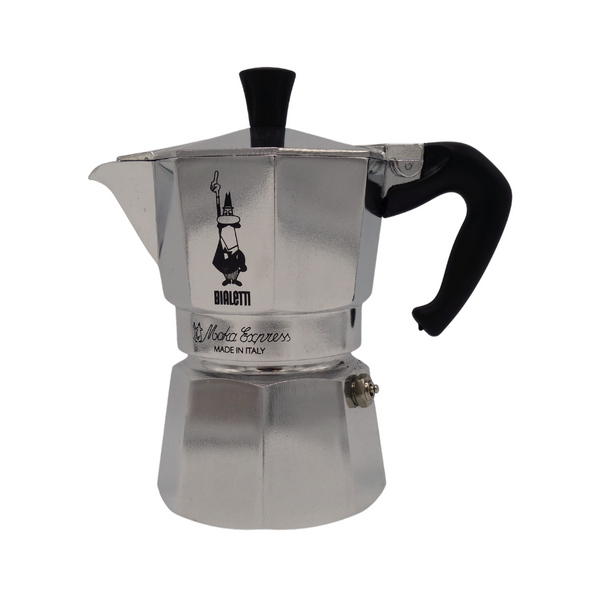 Cafetière à l'italienne Bialetti, avec son un coloris métal elle arbore une forme design, aux lignes douces et élégantes, parfaite pour équiper votre cuisine. Peut contenir 130ml pour une 3 tasses. Compatible plaques électriques, vitrocéramiques, gaz. Disponible chez Arlo’s Coffee, Artisan torréfacteur café de spécialité situé à Rambouillet dans les Yvelines.