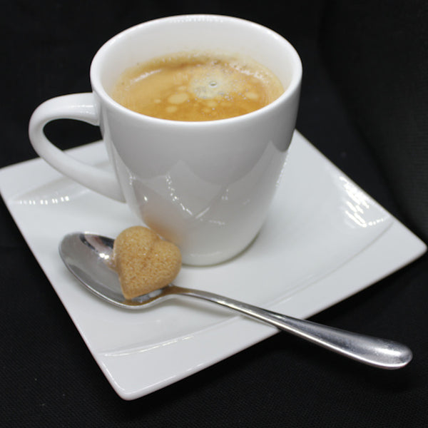 Boîte 10 sucres en forme de cœurs. En vente chez Arlo's Coffee, artisan torréfacteur à Rambouillet.