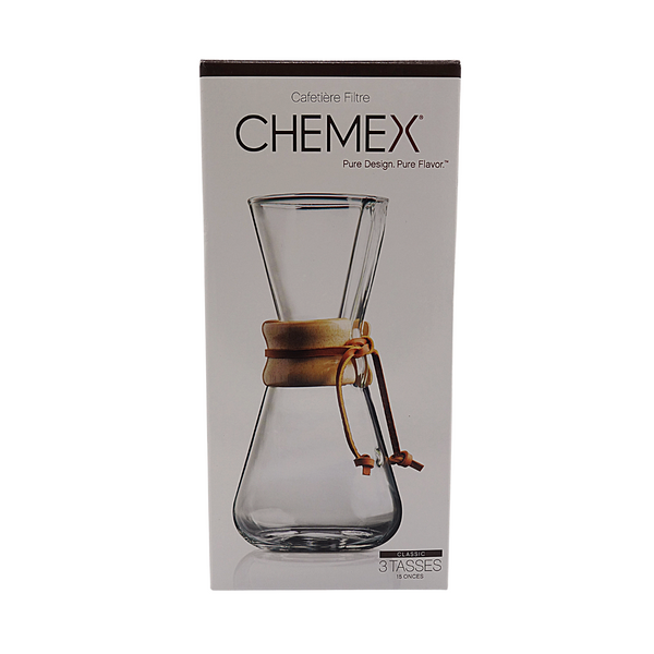 La cafetière Chemex est une des options pour préparer votre café en méthode dite "douce". Arlo's Coffee vous propose la Chemex en trois tailles : pour 3, 6 ou 8 tasses. La Chemex peut contenir jusqu'à 850ml pour une 6 tasses et 1200ml pour une 8 tasses. Vendu chez Arlo’s Coffee, artisan torréfacteur de café de spécialité situé à Rambouillet dans les Yvelines. Café en grain et moulu. Café éthique et responsable