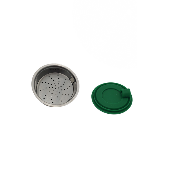 Une capsule réutilisable compatible Dolce Gusto en acier inoxydable et couvercle en silicone conçue pour une réutilisation sans fin sur votre machine Dolce Gusto! En vente chez Arlo’s Coffee, artisan torréfacteur de café de spécialité situé à Rambouillet dans les Yvelines. Café en grain et moulu. Café éthique et responsable.