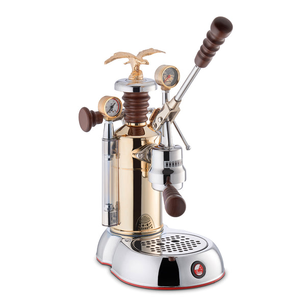 Machine à levier - Esperto La Pavoni. Buse vapeur 1 trou de diamètre 1.5 mm et 2 mm - Porte-filtre ''Professionnal'' ''Fascino'' ''Competizione'' - Réservoir 1.6 L - Manomètre - Boîtier et unité d'extraction en laiton - Corps, base et levier en acier inox - Poignée, bouton et capuchon en bois - Poids 6.2kg. ARLO'S COFFEE artisan torréfacteur à Rambouillet (Yvelines) vous accompagne pour choisir votre machine à grain espresso broyeur. Découvrez également notre café éthique en grain ou moulu et 100% arabica !
