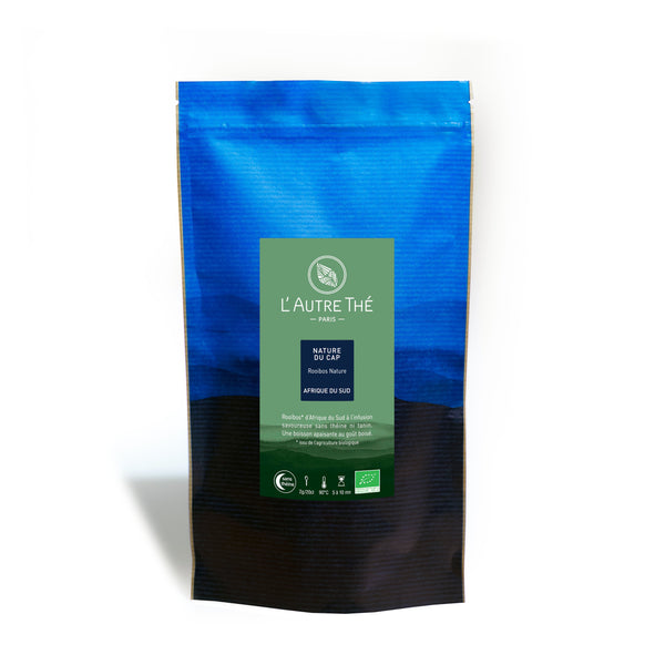 Rooïbos - Nature du Cap Bio / L'autre thé / Ce rooibos bio Nature se compose exclusivement de rooibos (ou thé rouge) d'Afrique du Sud issu de l'Agriculture Biologique.  Il donne des notes boisées et miellées très douces.  L'infusion est savoureuse, sans théine et pauvre en tanins ce qui en fait une boisson recommandée pour les femmes enceintes ou les enfants, ou tout simplement si on est sensible à la théine. On lui prête également des vertus apaisantes. En vente chez Arlo’s Coffee, artisan torréfacteur