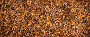 Rooïbos - Nature du Cap Bio / L'autre thé / Ce rooibos bio Nature se compose exclusivement de rooibos (ou thé rouge) d'Afrique du Sud issu de l'Agriculture Biologique.  Il donne des notes boisées et miellées très douces.  L'infusion est savoureuse, sans théine et pauvre en tanins ce qui en fait une boisson recommandée pour les femmes enceintes ou les enfants, ou tout simplement si on est sensible à la théine. On lui prête également des vertus apaisantes. En vente chez Arlo’s Coffee, artisan torréfacteur