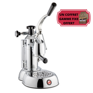 Machine expresso à levier - Stradivari- Buse vapeur à 3 trous - Porte-filtre - Filtre standard 1 et 2 tasses - cuillère doseuse et tasseur - Buse vapeur - Corps et levier en acier inox - Base en acier inox noir - Poignée, bouton et capuchon en bakélite noire - Fabriqué en Italie. ARLO'S COFFEE artisan torréfacteur à Rambouillet (Yvelines) vous accompagne pour choisir votre machine à grain espresso broyeur. Découvrez également notre café éthique en grain ou moulu et 100% arabica !