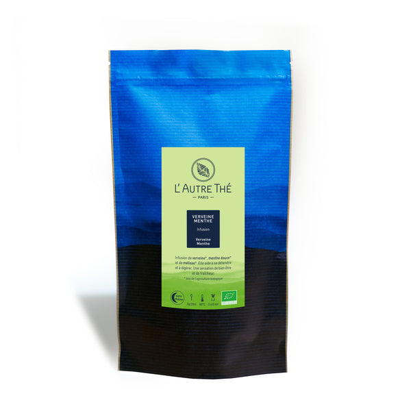 Verveine menthe bio / L'autre thé / Tisane / Cette tisane bio est une version revisitée de la classique "Verveine menthe Bio", avec de la verveine, de la menthe douce et de mélisse apaisante. Un mélange très équilibré et savoureux. Elle peut se boire chaude ou glacée, elle aide à se détendre et à digérer. Une sensation de bien être et de fraîcheur. Sans théine, ni tanin, elle peut se consommer toute la journée. En vente chez Arlo’s Coffee, artisan torréfacteur de café de spécialité situé à Rambouillet
