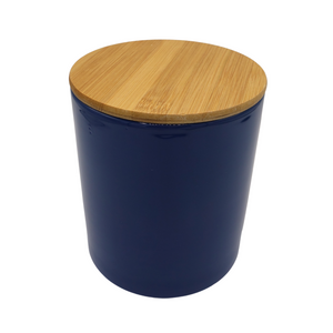 Arlo's Coffee, vous propose cette jolie boite en céramique de 500 g signée Airscape pour conserver au mieux votre café en grains ou moulu et même les épices ! Très élégante avec son couvercle en bambou! Disponible en deux coloris : bleu et noir. Contenant écologique, sustainable, zéro plastique.