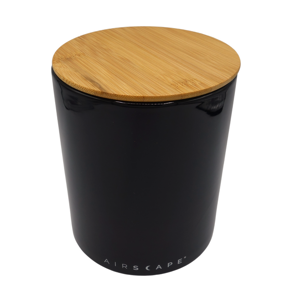 Arlo's Coffee, vous propose cette jolie boite en céramique de 500 g signée Airscape pour conserver au mieux votre café en grains ou moulu et même les épices ! Très élégante avec son couvercle en bambou! Disponible en deux coloris : bleu et noir. Contenant écologique, sustainable, zéro plastique.