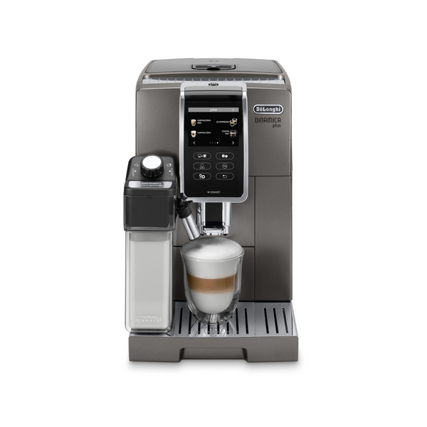 Machine DE’LONGHI Dinamica Plus - broyeur expresso connecté, coloris titanium, panneau de commande intuitif avec écran couleur tactile, 5 boissons café et 8 boissons lactées. Machine adaptée pour l’usage à domicile, destinée aux pofessionnels comme aux particuliers en vente chez Arlo’s Coffee, artisan torréfacteur de café de spécialité situé à Rambouillet dans les Yvelines, ile de France.