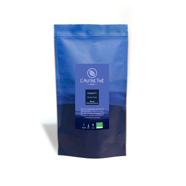 Scarlett Bio / L'autre thé / Thé vert / Arlo's Coffee / Ce thé vert biologique Scarlett est un thé vert Sencha de Chine à la bergamote avec une touche de vanille. Il est parsemé de fleurs de bleuet et de soucis. Rond en bouche, il présente un équilibre parfait entre la vanille et la bergamote. Douceur, caractère et singularité font de ce thé une Star ! Aussi bon au petit déjeuner qu'au goûter. En vente chez Arlo’s Coffee, artisan torréfacteur de café de spécialité situé à Rambouillet dans les Yvelines.