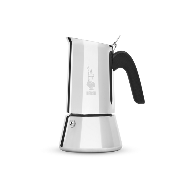 Cafetière italienne 4 tasses induction (170ml), brevetée Bialetti. Une cafetière italienne aux formes douces, arrondies et élégantes ! En inox, inaltérable dans le temps, ne s'oxyde pas. Nettoyage facile : passe au lave-vaisselle. Compatible tous feux dont induction. En vente chez Arlo’s Coffee, artisan torréfacteur de café de spécialité situé à Rambouillet dans les Yvelines.