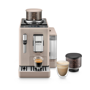 Focus sur la Delonghi Rivelia, Machine à grain, panneau de commande digital, bac à grains interchangeable, technologie Bean Adapt, 8 boissons, buse vapeur, design compact et élégant. En vente chez Arlo's Coffee, artisan torréfacteur à Rambouillet dans les Yvelines, café pur arabica, torréfié sur place, éthique et durable.