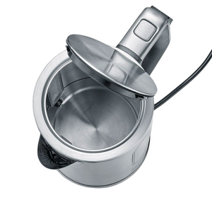 Grâce à la bouilloire électrique Severin WK3418 et à son réglage de température, vous pouvez chauffer l’eau à la température parfaite. La fonction de maintien au chaud veille à ce que la température reste constante et se réchauffe d’elle-même en cas de besoin. Ainsi, vous pouvez profiter de votre boisson chaude préférée à tout moment. En vente chez Arlo's Coffee, artisan torréfacteur à Rambouillet, dans les Yvelines.