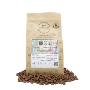 Brésil - Silvia est un café de spécialité pur arabica aux notes naturelles de chocolat, de caramel et d'amande. Brésil appartient à notre gamme fixe. Ce café est issu du commerce équitable, pur arabica, éthique, traçable, disponible en grain ou moulu. En vente chez Arlo’s Coffee, artisan torréfacteur de café de spécialité. Situé en ile de France à Rambouillet, dans les Yvelines (78).