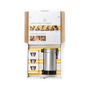 Coffret Caps Me - Shaker gris. Trois capsules en inox réutilisables, 45 opercules en amidon de maïs compostables. Coffret économique et écologique en vente chez Arlo's Coffee, artisan torréfacteur à Rambouillet dans les Yvelines.  