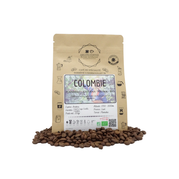 Café de spécialité de Colombie, pur arabica, grain ou moulu arrivé par voilier. Notes naturelles de fruits jaunes et amandes. Café éthique et responsable, préserve l'environnement et le producteur, en lui assurant une juste rémunération. Arlo's Coffee, artisan torréfacteur à Rambouillet, dans les Yvelines.