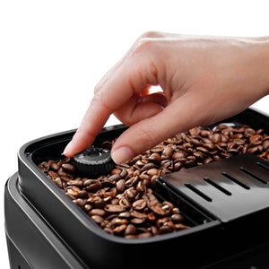 Magnifica Evo, broyeur espresso DeLonghi , coloris noir- Bac à grain capacité 250g -panneau de commande tactile avec icônes colorés est intuitif et simple d’utilisation, 3 recettes café en accès direct, buse vapeur cappuccino. En vente chez Arlo’s Coffee, artisan torréfacteur de café de spécialité situé à Rambouillet dans les Yvelines, ile de France. Un coffret de café en grain offert avec l’achat de la machine.