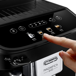 Magnifica Evo, broyeur espresso DeLonghi , coloris noir- panneau de commande tactile avec icônes colorés est intuitif et simple d’utilisation, 3 recettes café en accès direct, buse vapeur cappuccino. En vente chez Arlo’s Coffee, artisan torréfacteur de café de spécialité situé à Rambouillet dans les Yvelines, ile de France. Un coffret de café en grain offert avec l’achat de la machine.