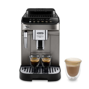 Magnifica Evo, broyeur espresso DeLonghi , coloris Titanium- panneau de commande tactile avec icônes colorés est intuitif et simple d’utilisation, 3 recettes café en accès direct, buse vapeur cappuccino. En vente chez Arlo’s Coffee, artisan torréfacteur de café de spécialité situé à Rambouillet dans les Yvelines, ile de France. Un coffret de café en grain offert avec l’achat de la machine.