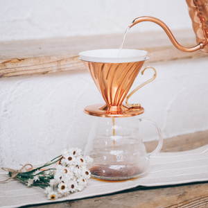 dripper cuivre, porte filtre V60, méthode douce, en vente chez Arlo's Coffee, brulerie à Rambouillet dans les Yvelines
