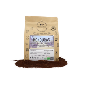 Voici un sachet de 250g de notre café bio du Honduras moulu. Un café de spécialité appartenant à notre gamme fixe. Ce café est issu du commerce équitable, pur arabica, éthique, traçable, disponible en grain ou moulu. Arlo’s Coffee est un artisan torréfacteur de café de spécialité. Situé en ile de France dans les Yvelines à Rambouillet.