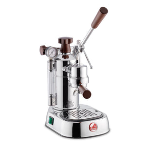 Machine expresso à levier - Europiccola Lusso Professional - Buse vapeur à 3 trous - Porte-filtre - Filtre standard 1 et 2 tasses - Cuillère doseuse et tasseur - Buse vapeur - Corps et levier en acier inox - Base en acier inox - Poignée, bouton et capuchon bois - Fabriquée en Italie. ARLO'S COFFEE artisan torréfacteur à Rambouillet (Yvelines) vous accompagne pour choisir votre machine à grain espresso broyeur. Découvrez également notre café éthique en grain ou moulu et 100% arabica !