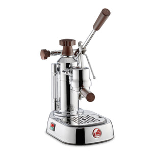 Machine expresso à levier en bois - Europiccola Lusso - Buse vapeur à 3 trous - Porte-filtre - Filtre standard 1 et 2 tasses - cuillère doseuse et tasseur - Buse vapeur - Corps et levier en acier inox - Base en acier inox - Poignée, bouton et capuchon en bois - Fabriqué en Italie. ARLO'S COFFEE artisan torréfacteur à Rambouillet (Yvelines) vous accompagne pour choisir votre machine à grain espresso broyeur. Découvrez également notre café éthique en grain ou moulu et 100% arabica !