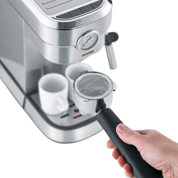 Découvrez cette machine manuelle Espresa Plus avec 3 inserts pour le porte filtre. Pensez à broyer ou à nous demander une mouture fine ! Ecran tactile sur le dessus et repose tasse. Résultat en tasse parfait grâce à la pré infusion. En vente chez Arlo's Coffee, artisan torréfacteur à Rambouillet, 78.