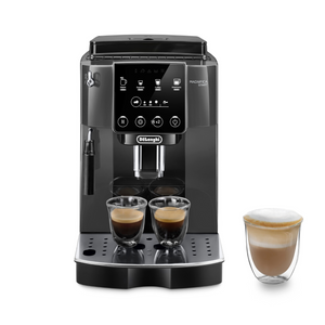 Broyeur expresso De'Longhi - Magnifica Start - Coloris Gris Noir - Panneau de commande digital -Machine automatique à grain adaptée pour un usage domestique et destinée aux particuliers comme aux professionnels ! Vous ne savez pas quelle machine à café choisir ? Arlo's Coffee, artisan torréfacteur à Rambouillet, vous accompagne pour trouver la machine qui vous correspond ! Un coffret de café éthique en grain pur arabica offert avec l’achat de la machine.
