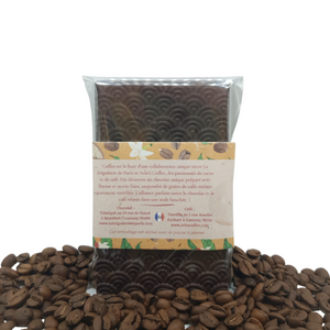 Découvrez la tablette de chocolat 60gr née de la collaboration entre La Brigaderie de Paris et Arlo's Coffee : Coffea. L'alliance parfaite entre le cacao et le café pour des saveurs uniques en bouche. Cette tablette offre une explosion en bouche grâce à ses 70% de cacao et ses grains de café de spécialité torréfiés, incrustés. En vente chez Arlo's Coffee, artisan torréfacteur à Rambouillet, dans les Yvelines (78).