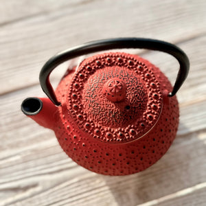 Théière en fonte rouge 0,3l