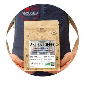 Voici Arlo's Coffee, un café de spécialité de notre gamme fixe de café. Café bio, café agriculture biologique. Notre café issu du commerce équitable, pur arabica, éthique, traçable, café en grains ou moulu. Arlo’s Coffee est un artisan torréfacteur de café de spécialité. Brulerie Yvelines, Brulerie 78. Situé en ile de France à Rambouillet.