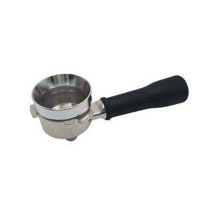 Anneau de dosage pour porte filtre disponible en 51, 53 et 58 mm de diamètre. Ces anneaux en acier inoxydable permettent de ne pas salir votre plan de travail et de ne pas gâcher votre précieuse mouture de café, torréfié par votre artisan torréfacteur Arlo's Coffee à Rambouillet dans les Yvelines.