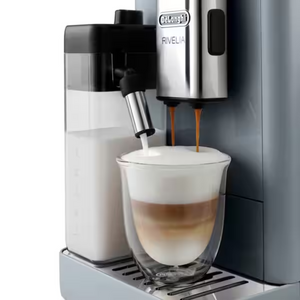 Delonghi Rivelia Latte, Machine à grain, panneau de commande digital, bac à grains interchangeable, technologie Bean Adapt, 16 boissons, buse vapeur, système Latte Crema, design compact et élégant. En vente chez Arlo's Coffee, artisan torréfacteur à Rambouillet dans les Yvelines, café pur arabica, torréfié sur place, éthique et durable.