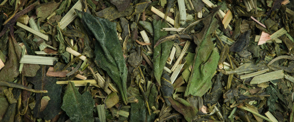 Bio detox / L'autre thé / Mélange thé bio / Arlo's Coffee / Ce thé bio détox est un mélange de thé vert Sencha, de thé blanc Paï Mu Tan et de prêle, à l'arôme naturel de citron. Il est agrémenté de feuilles d'ortie et de citronnelle.  Son goût est exquis, frais, fruité, et très rafraîchissant.  Ses ingrédients sont connus pour leurs propriétés drainantes protectrices et purifiantes : thé vert et thé blanc antioxydants, prêle reminéralisante, ortie dépurative et citronnelle stimulante du système digestif.  