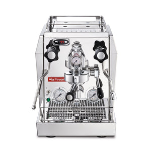 Machine à café Semi-pro - Botticelli Evoluzione PID - Chaudière 1.8 L - Réservoir d'eau 3 L amovible - Buse vapeur en acier inox pour préparer cappuccinos, boissons lactées ou thé et infusions - Châssis en acier inoxydable - Thermostat de sécurité - tasseur, cuillère doseuse et brosse de nettoyage - ARLO'S COFFEE artisan torréfacteur à Rambouillet (Yvelines) vous accompagne pour choisir votre machine à grain espresso broyeur. Découvrez également notre café éthique en grain ou moulu et 100% arabica !