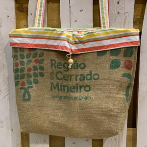 Sac cabas toile jute recyclée et wax en doublure anses en cuir Sac cabas toile jute recyclée et wax en doublure anses en cuir