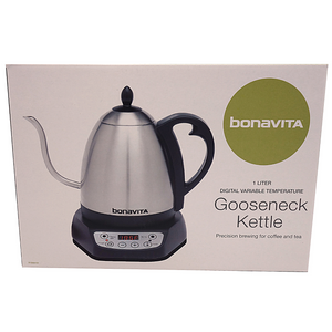 La bouilloire électrique Bonavita est une bouilloire à température variable. Elle offre une précision au degré près ! Capacité d’1L, elle dispose également d'un bec en col de cygne pour le contrôle pendant le versement. La fonction de chaleur et de maintien permet une température entre 60 et 98° pendant 60 minutes. Sans BPA et en acier inoxydable, matériel professionnel. En vente chez Arlo’s Coffee, artisan torréfacteur de café de spécialité situé à Rambouillet-Digital kettle.