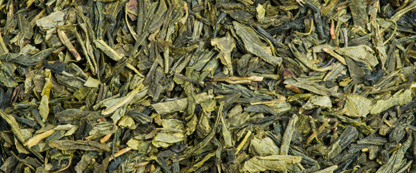 Sencha de Chine Bio / L'autre thé / Thé vert / Arlo's Coffee / Ce thé vert Sencha bio de Chine présente de belles feuilles plates et une belle couleur limpide en tasse. La qualité de cette récolte lui confère un goût délicat, léger, subtil. Des notes végétales et un thé très doux pour découvrir le monde des thés verts natures. En vente chez Arlo’s Coffee, artisan torréfacteur de café de spécialité situé à Rambouillet dans les Yvelines, ile de France. 