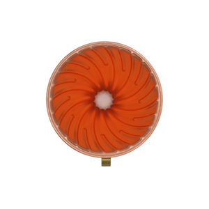 Accessoire indispensable pour préparer votre café en V60 : un dripper. Méthode douce. Modèle en cuivre. Convient pour 1 à 4 tasses. Dripper de la marque Hario. Méthode de préparation douce. Vendu chez Arlo's Coffee, artisan torréfacteur de café de spécialité situé à Rambouillet. Café en grain et café moulu. Café éthique. Café bio équitable.