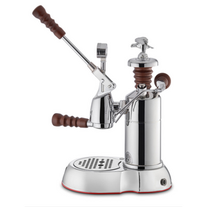 Machine à levier - Esperto La Pavoni. Buse vapeur 1 trou de diamètre 1.5 mm et 2 mm - Porte-filtre ''Professionnal'' ''Fascino'' ''Competizione'' - Réservoir 1.6 L - Manomètre - Boîtier et unité d'extraction en laiton - Corps, base et levier en acier inox - Poignée, bouton et capuchon en bois - Poids 6.2kg. ARLO'S COFFEE artisan torréfacteur à Rambouillet (Yvelines) vous accompagne pour choisir votre machine à grain espresso broyeur. Découvrez également notre café éthique en grain ou moulu et 100% arabica !