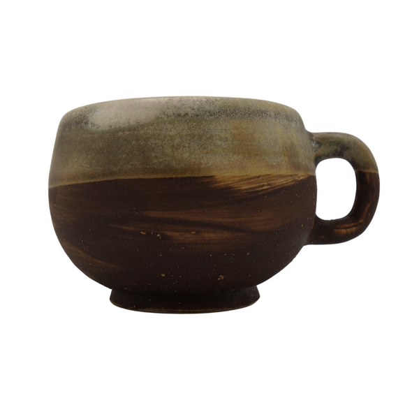 tasse à café artisanale couleur  noisette en céramique pour la torréfaction arlo's coffee, réalisées à la main par un artisan potier Jean Guevel dans la vallée de la Chevreuse, dans les Yvelines. handcrafted cup, pottery 