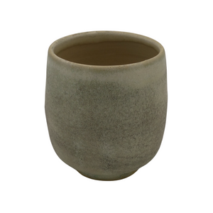 tasse à café artisanale couleur  blanc-grisé en céramique pour la torréfaction arlo's coffee, réalisées à la main par un artisan potier Jean Guevel dans la vallée de la Chevreuse, dans les Yvelines. Assortiments de tasse, café, café en grain, café moulu