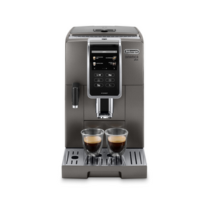 Machine DE’LONGHI Dinamica Plus - broyeur expresso connecté, coloris titanium, panneau de commande intuitif avec écran couleur tactile, 5 boissons café et 8 boissons lactées. Machine adaptée pour l’usage à domicile, destinée aux pofessionnels comme aux particuliers en vente chez Arlo’s Coffee, artisan torréfacteur de café de spécialité situé à Rambouillet dans les Yvelines, ile de France. 