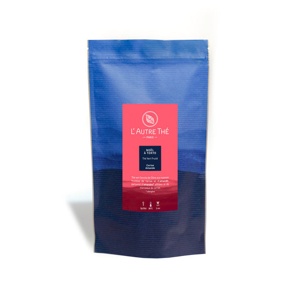 Ce thé "Noël à Tokyo" est un thé vert de Chine aux arômes de cerise et d'amande grillée parsemé de petits morceaux d'amandes effilées.  A la fois fruité avec un petit goût d'amande grillée, il est agrémenté de petits morceaux de cerise. Un thé vert de Noël gourmand et fruité. En vente chez Arlo’s Coffee, artisan torréfacteur de café de spécialité situé à Rambouillet dans les Yvelines, ile de France. 